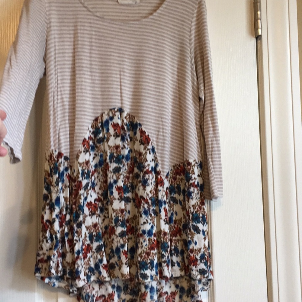 22nd Boutique top. Floral/striped print
